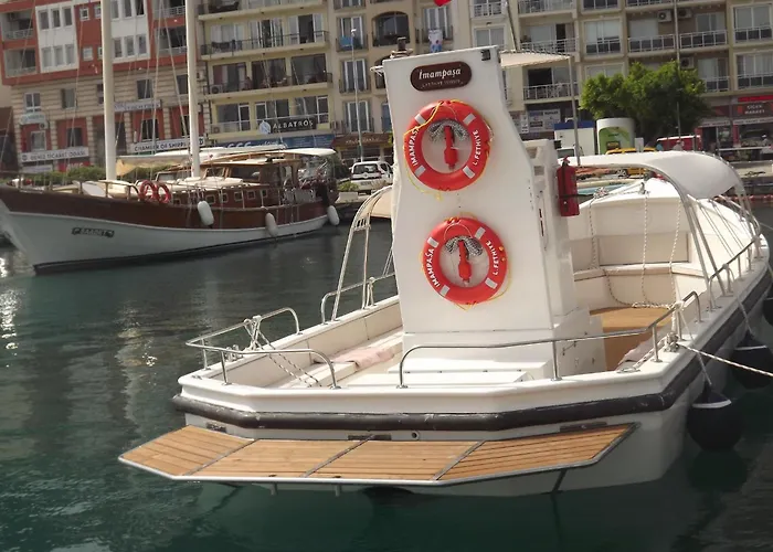 Alesta Yacht Hotel